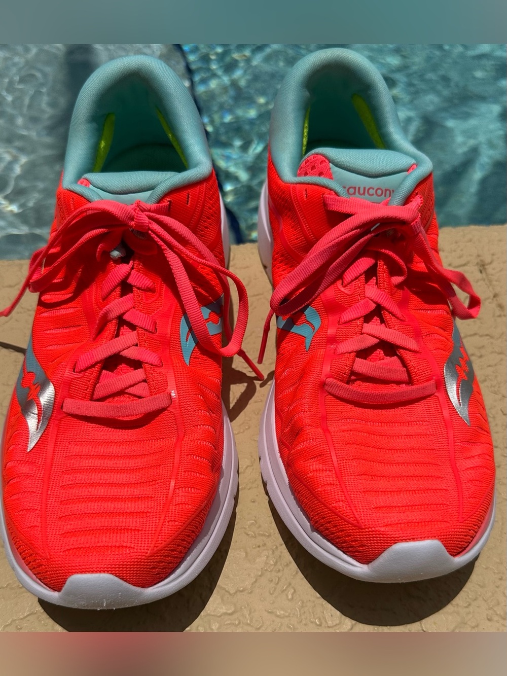 Saucony Kinvara 10 Neon Red Orange Running Shoes Women’s Size 9.5 in VGC